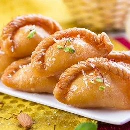 Chandrakala3_kesar_badam_12eb7eab-6c83-47a8-bfe3-555bce5fdb90